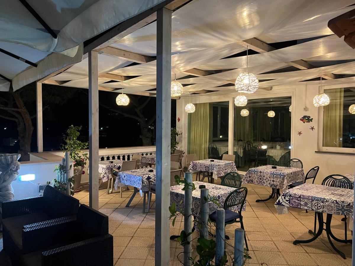 Hotel La Ginestra Форио Экстерьер фото