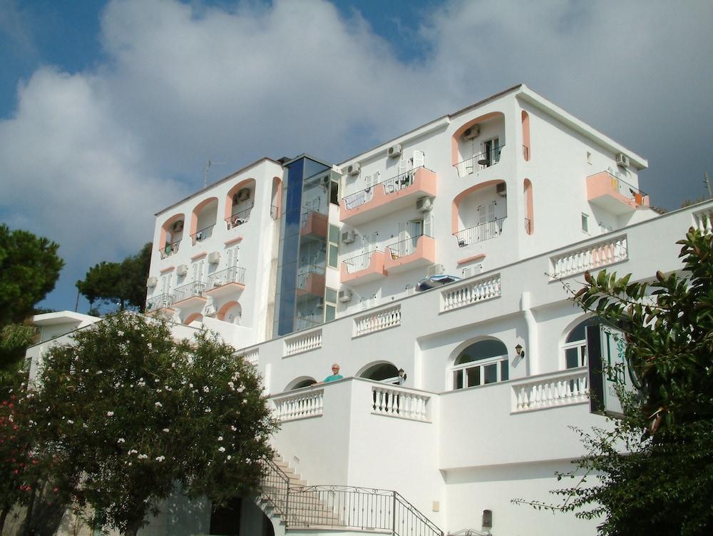 Hotel La Ginestra Форио Экстерьер фото